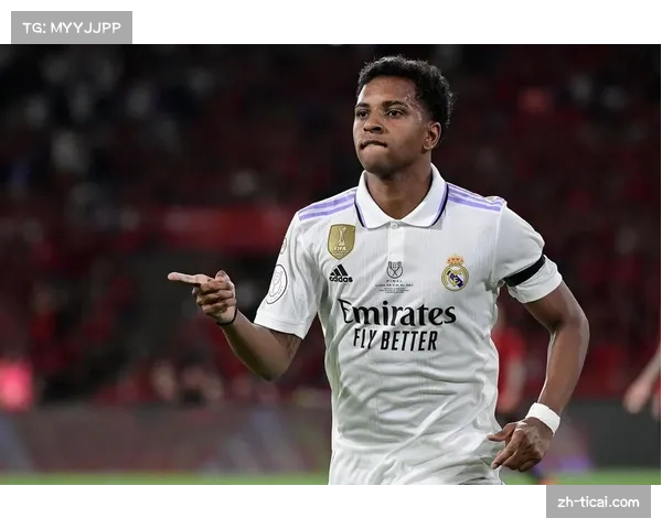 伯纳乌球迷掌声送给罗德里戈，肯定其努力